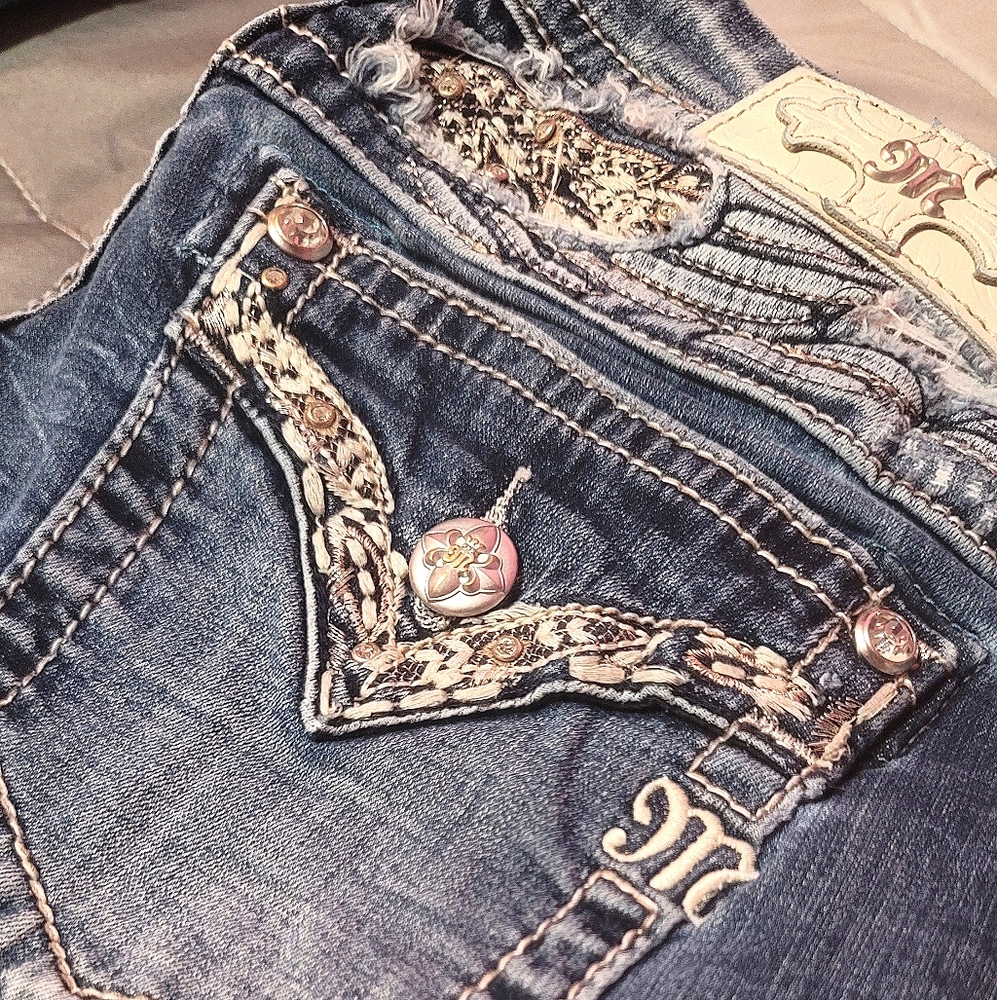 Miss Me Jeans. Size 28. Mod-Rise Wasy Skinny